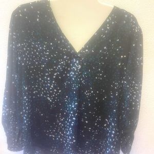 Gently used womens dress top, xl sheer quarter sleeves.